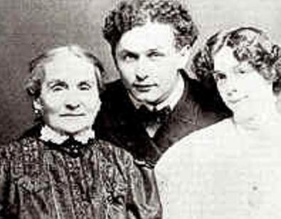 Harry Houdini -Гарри Гудини  сын раввина Меира Самуэля Вайса и его жены Цецилии - с мамой и женой Бесс