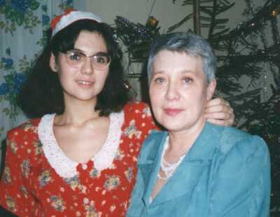 Александра Довлатова с мамой Тамарой Николаевной Зибуновойю 1996 год