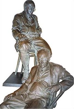 Александр и Филипп Рукавишниковы закончили работу над портретным памятником Владимиру Набокову, который будет установлен в Швейцарии, в Монтре. Статуя исполнена скульпторами на собственные средства и, по существу, является даром городу, в котором жил Набоков