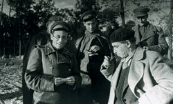 Василий Гроссман и Илья Эренбург на фронте. 1943 г.