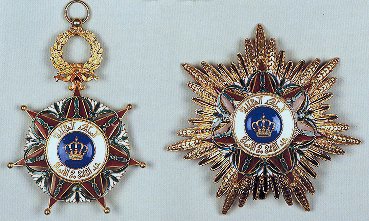 The Order of the Two Rivers - First Class, Civil Division, sash badge (L) and breast star (R) (Copyright H.M. The Queen)