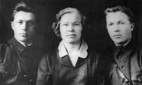 1934. Свердловск. Виктор, Лидия и Николай Кузнецовы
