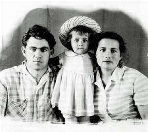 С женой Марией и дочкой Ирочкой. 1962 год